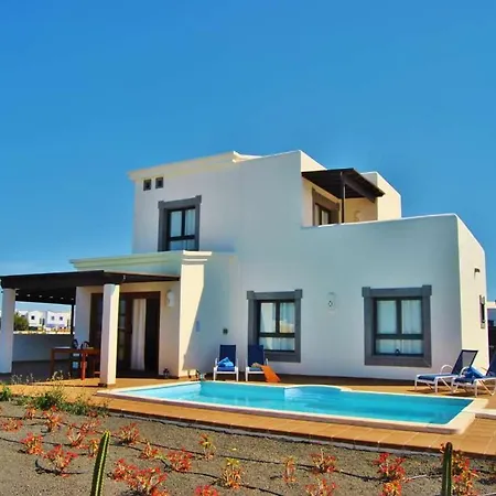 Playa Blanca Sleeps 6 Wifi T691309 Willa